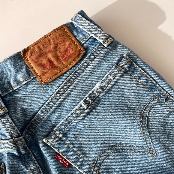 Levi's Wedgie Icon Jeans from Aritzia Medium Wash - Picture 9 of 16